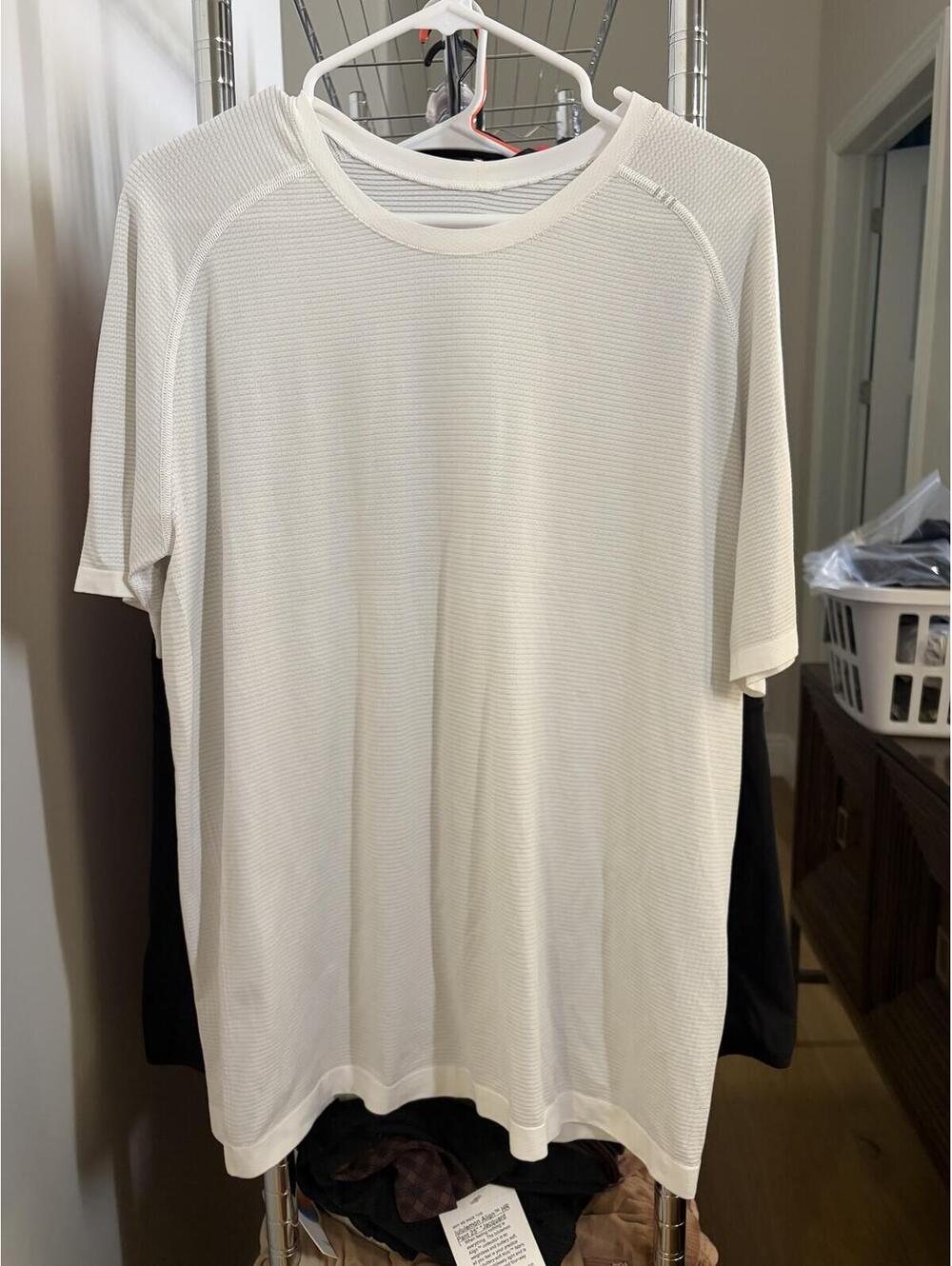 Men's Lululemon Swiftly Tshirt size L in White